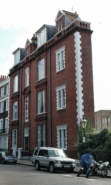 Thin house, London