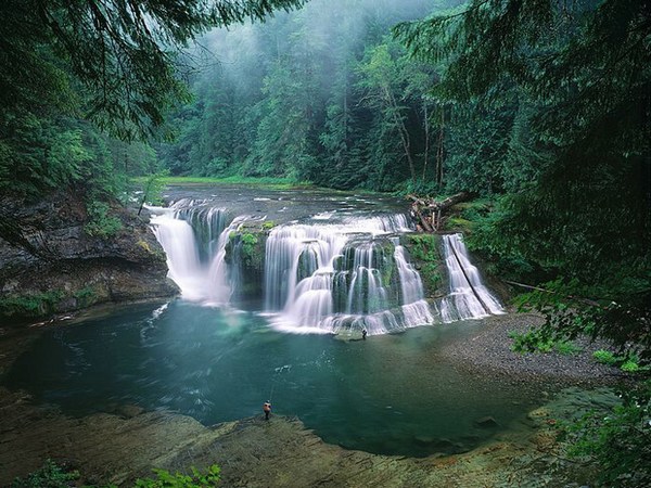 Lower Lewis River Falls, Gifford Pinchot National Forest in Washington, USA