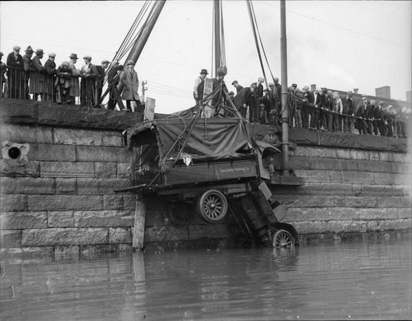 Car crashes from 30's